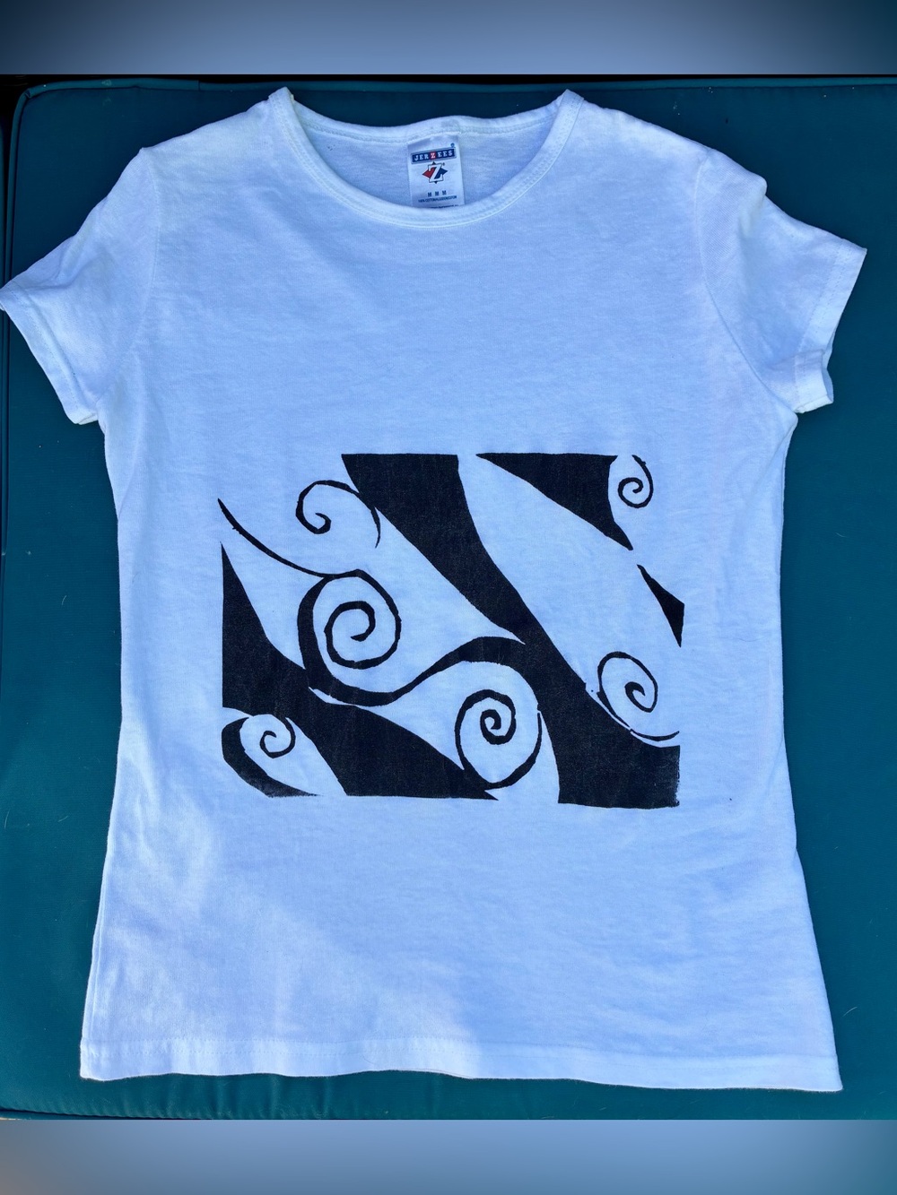 White & Black Local Artist Screen Print Short Sleeve Tee Size Medium